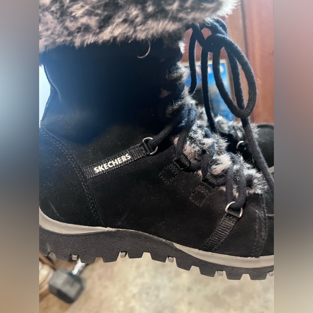 Women Skechers boots 😍 - Picture 2 of 11